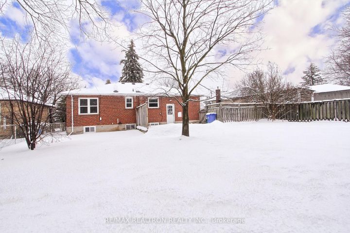 Photo 32 at 72 Monkswood Crescent, Central Newmarket, Newmarket