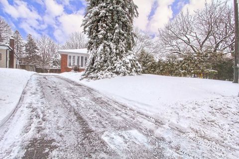 Photo 2 at 72 Monkswood Crescent, Central Newmarket, Newmarket