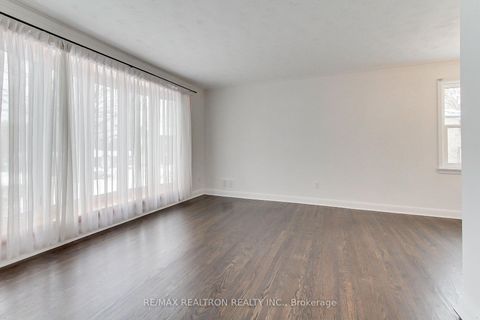 Photo 5 at 72 Monkswood Crescent, Central Newmarket, Newmarket