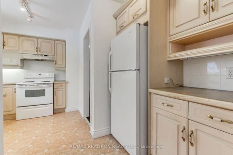 Photo 8 at 72 Monkswood Crescent, Central Newmarket, Newmarket