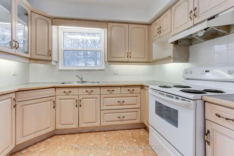 Photo 9 at 72 Monkswood Crescent, Central Newmarket, Newmarket