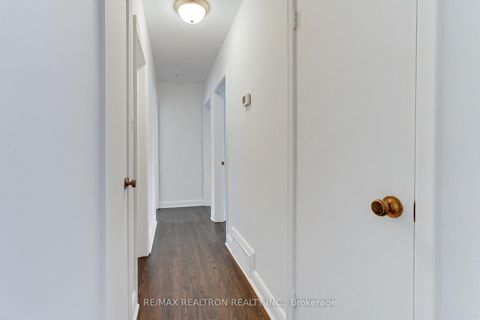 Photo 11 at 72 Monkswood Crescent, Central Newmarket, Newmarket