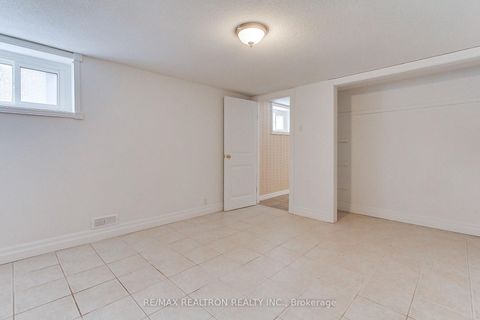 Photo 21 at 72 Monkswood Crescent, Central Newmarket, Newmarket