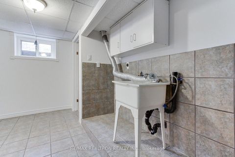 Photo 29 at 72 Monkswood Crescent, Central Newmarket, Newmarket