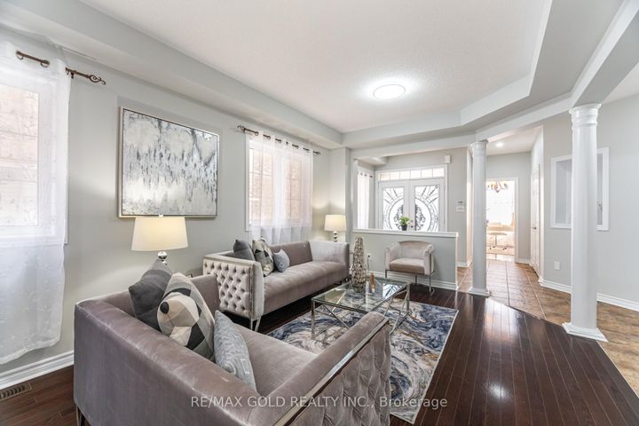 Photo 2 at 15 Oakhaven Road, Bram East, Brampton