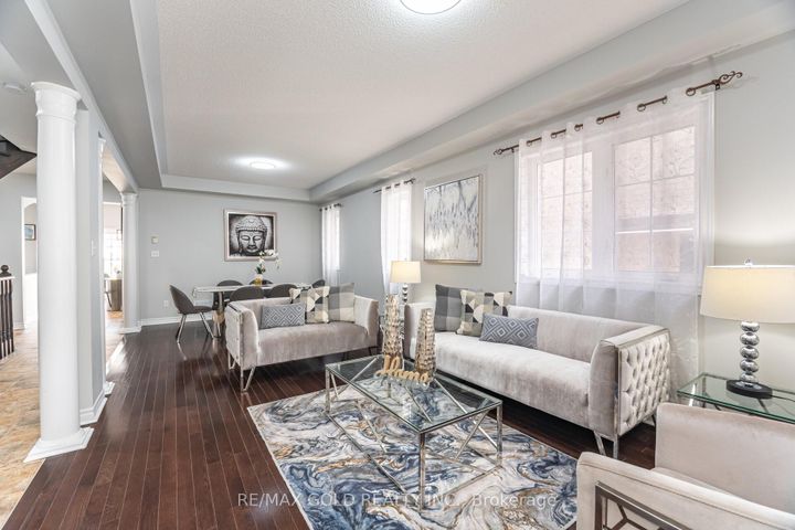 Photo 3 at 15 Oakhaven Road, Bram East, Brampton