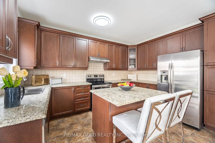 Photo 7 at 15 Oakhaven Road, Bram East, Brampton