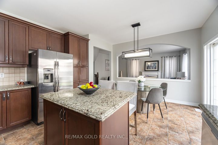 Photo 8 at 15 Oakhaven Road, Bram East, Brampton