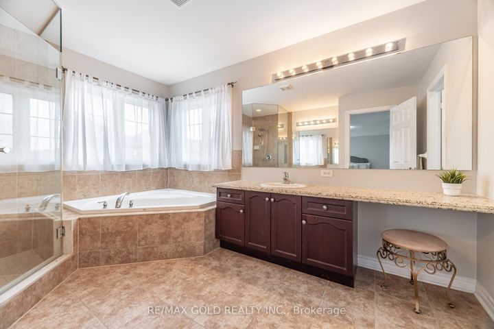 Photo 17 at 15 Oakhaven Road, Bram East, Brampton