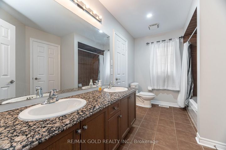 Photo 24 at 15 Oakhaven Road, Bram East, Brampton