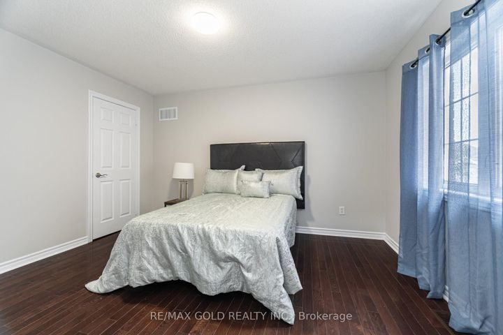 Photo 25 at 15 Oakhaven Road, Bram East, Brampton