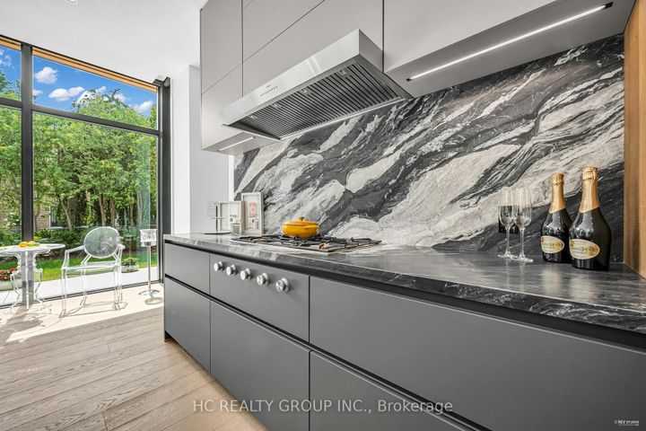 Photo 3 at 7 Whitelaw Court, Grandview, Markham