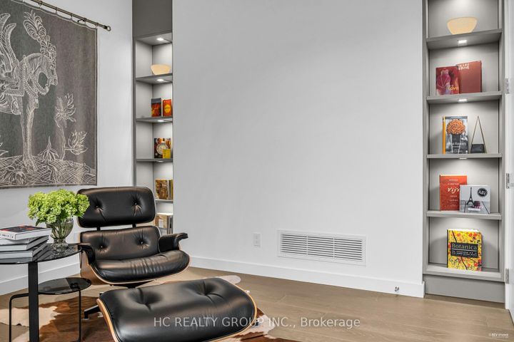 Photo 33 at 7 Whitelaw Court, Grandview, Markham