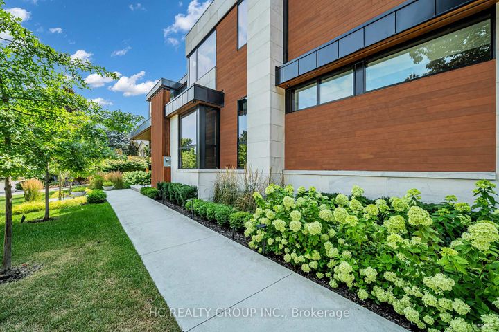 Photo 35 at 7 Whitelaw Court, Grandview, Markham