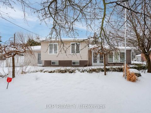 Photo 3 at 28 Lakeland Crescent, Oak Ridges Lake Wilcox, Richmond Hill