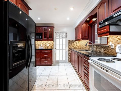 Photo 14 at 28 Lakeland Crescent, Oak Ridges Lake Wilcox, Richmond Hill