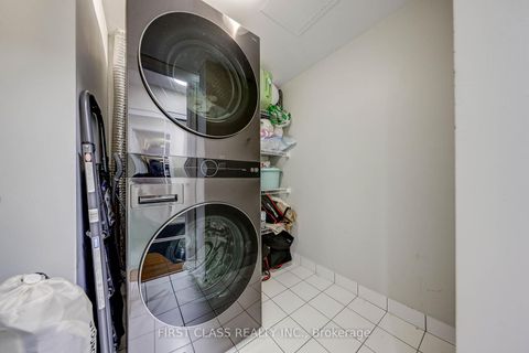 Photo 11 at 2813 - 761 Bay Street, Bay Street Corridor, Toronto