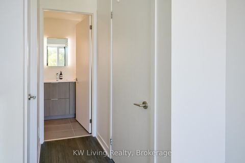 Photo 7 at 303 - 185 Alberta Avenue, Oakwood Village, Toronto