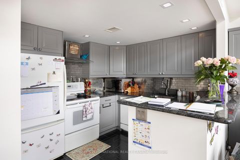 Photo 14 at 202 - 393 King Street E, Moss Park, Toronto