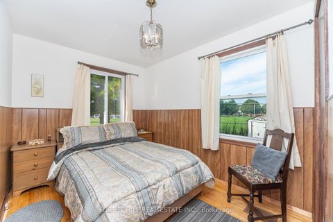 Photo 5 at 2 Topham Road, Parkview, Toronto