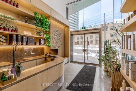 Photo 1 at 102 - 277 Davenport Road, Annex, Toronto