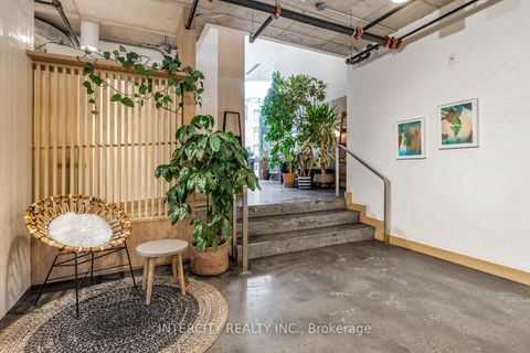 Photo 3 at 102 - 277 Davenport Road, Annex, Toronto