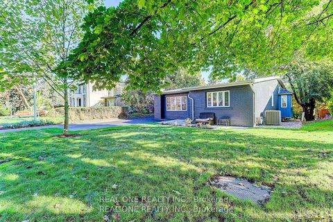 Photo 2 at 10 North Hills Terrace, Don Mills, Toronto