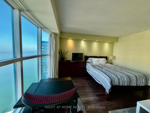 Photo 13 at 3803 - 77 Harbour Square, Waterfront Communities C1, Toronto