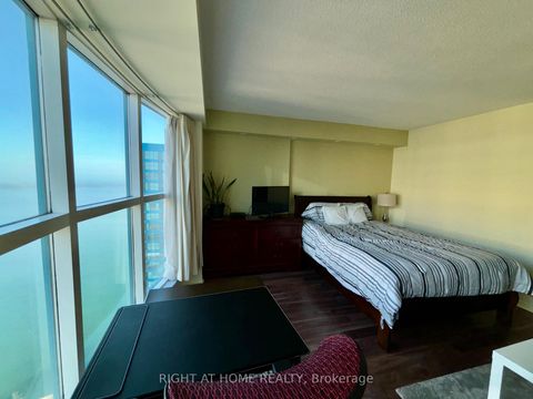 Photo 14 at 3803 - 77 Harbour Square, Waterfront Communities C1, Toronto