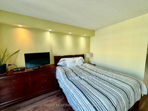 Photo 15 at 3803 - 77 Harbour Square, Waterfront Communities C1, Toronto