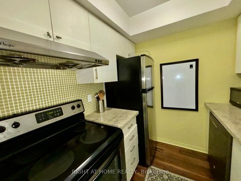 Photo 17 at 3803 - 77 Harbour Square, Waterfront Communities C1, Toronto