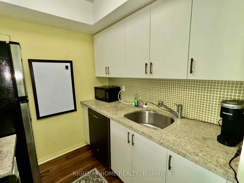 Photo 18 at 3803 - 77 Harbour Square, Waterfront Communities C1, Toronto