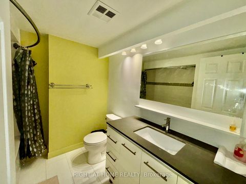 Photo 19 at 3803 - 77 Harbour Square, Waterfront Communities C1, Toronto