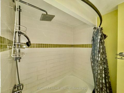 Photo 20 at 3803 - 77 Harbour Square, Waterfront Communities C1, Toronto