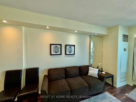 Photo 21 at 3803 - 77 Harbour Square, Waterfront Communities C1, Toronto