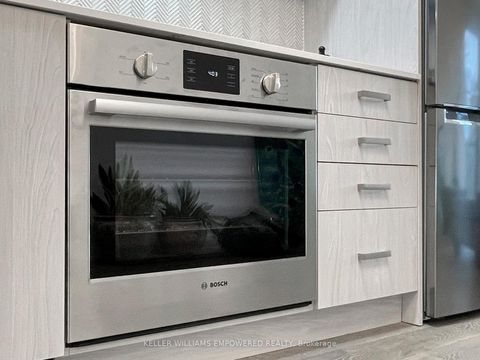 Photo 10 at 219 - 293 The Kingsway, Humber Valley, Toronto