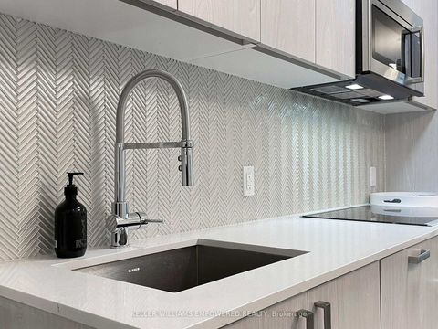 Photo 11 at 219 - 293 The Kingsway, Humber Valley, Toronto