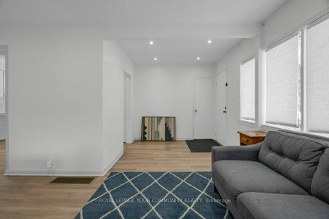 Photo 4 at 184 Hendon Avenue, Newtonbrook West, Toronto