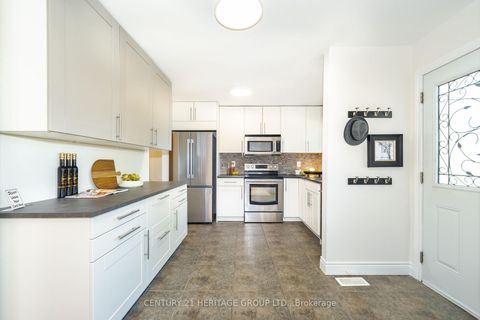 Photo 4 at 67 Savona Drive, Alderwood, Toronto