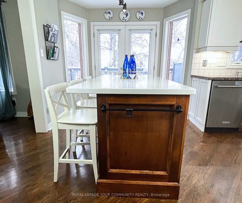 Photo 15 at 31 Giotto Crescent SW, Maple, Vaughan