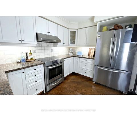 Photo 16 at 31 Giotto Crescent SW, Maple, Vaughan