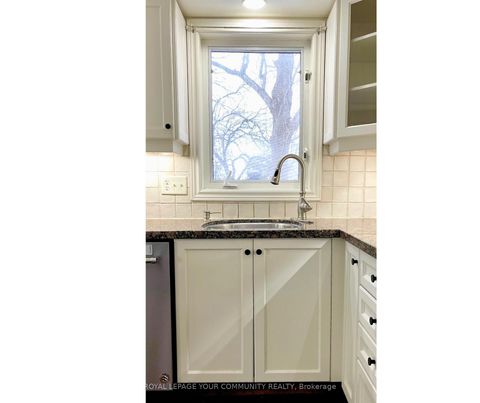 Photo 19 at 31 Giotto Crescent SW, Maple, Vaughan