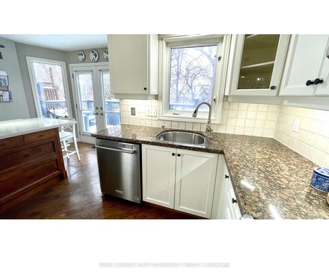 Photo 20 at 31 Giotto Crescent SW, Maple, Vaughan