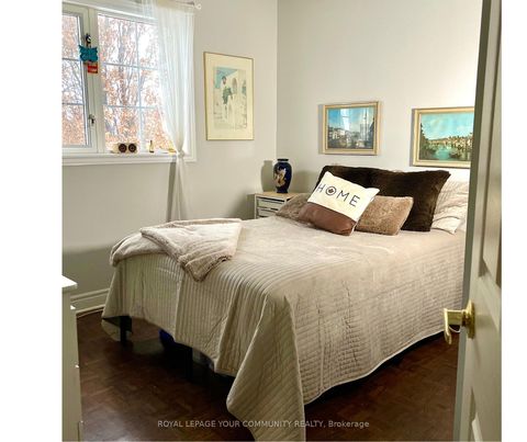 Photo 23 at 31 Giotto Crescent SW, Maple, Vaughan