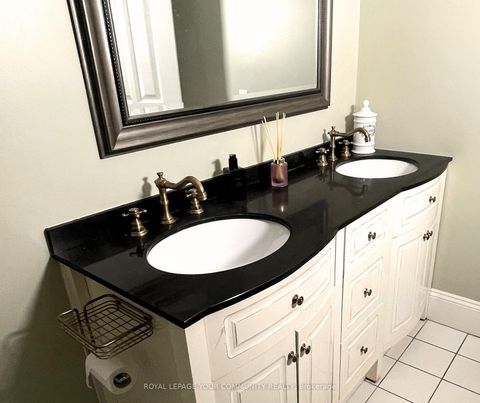 Photo 29 at 31 Giotto Crescent SW, Maple, Vaughan