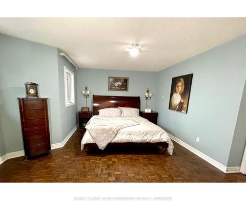 Photo 31 at 31 Giotto Crescent SW, Maple, Vaughan