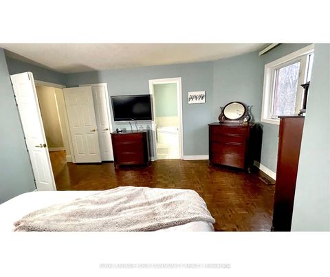 Photo 32 at 31 Giotto Crescent SW, Maple, Vaughan