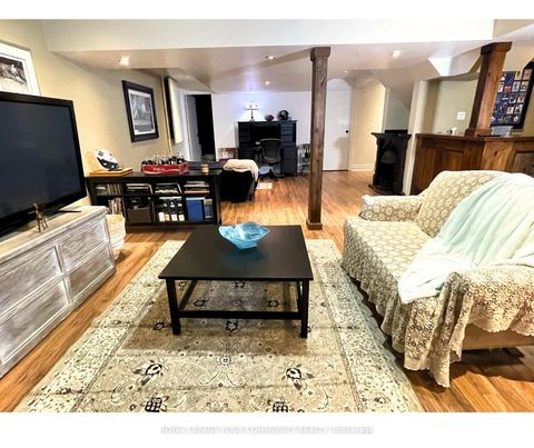 Photo 37 at 31 Giotto Crescent SW, Maple, Vaughan