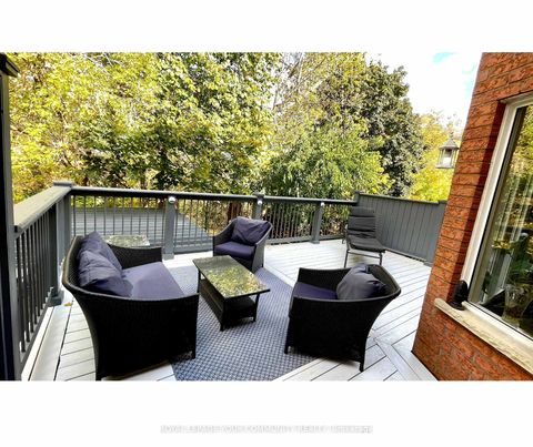 Photo 38 at 31 Giotto Crescent SW, Maple, Vaughan