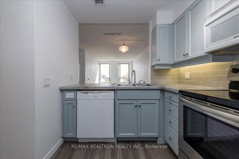 Photo 5 at 48 - 74 Ross Street, Queen's Park, Barrie